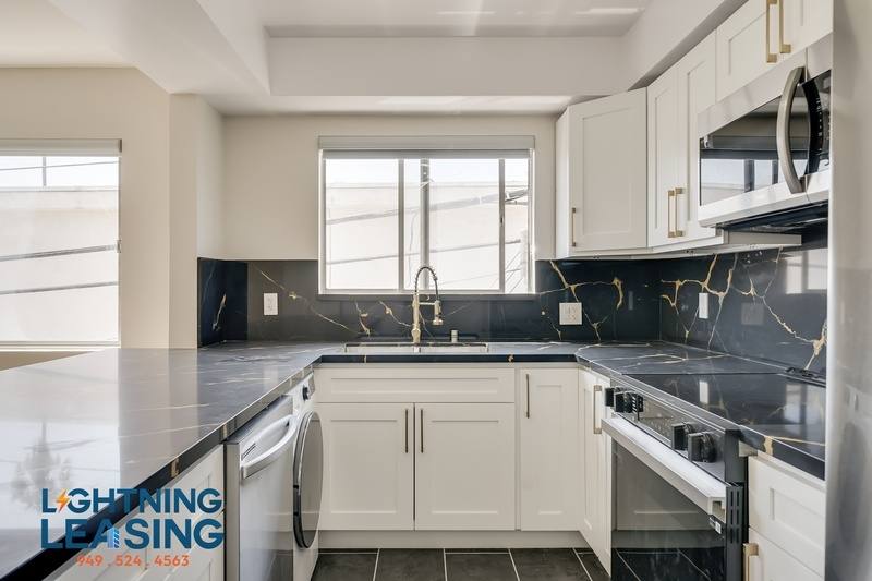 Apartment for rent at 1035 Hayworth Ave #100, Los Angeles, CA 90046