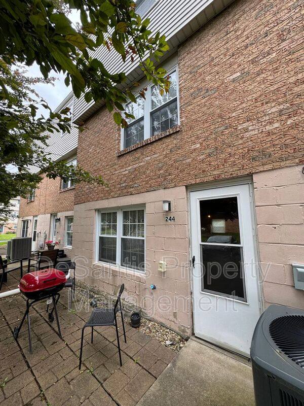 Townhouse for rent at 244 E Commons Dr, Cranberry Township, PA 16066