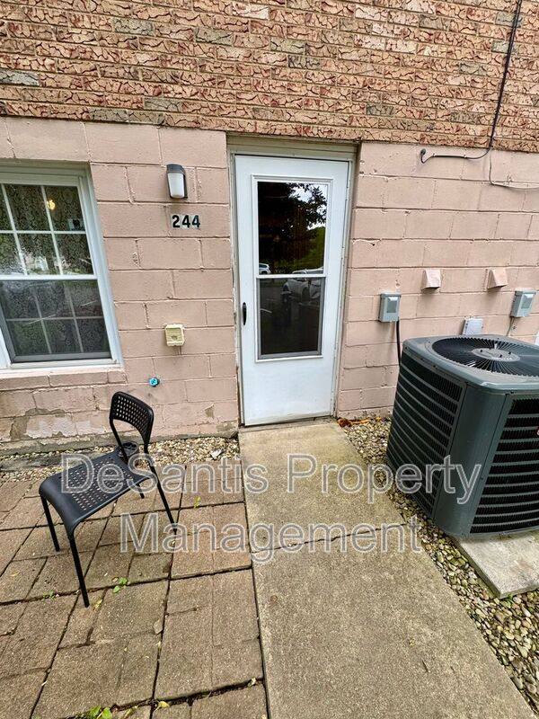 Townhouse for rent at 244 E Commons Dr, Cranberry Township, PA 16066
