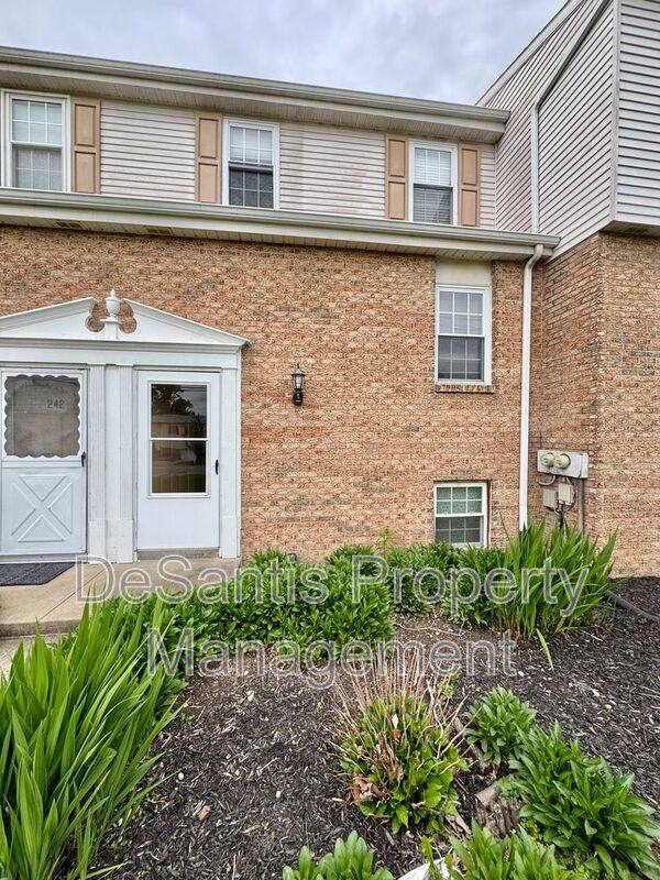 Townhouse for rent at 244 E Commons Dr, Cranberry Township, PA 16066