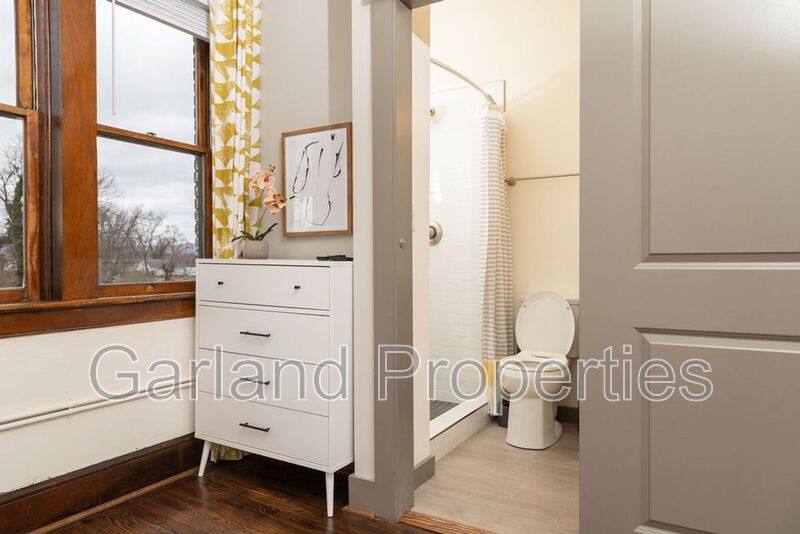 Apartment for rent at 829 Salem Ave #4, Roanoke, VA 24016