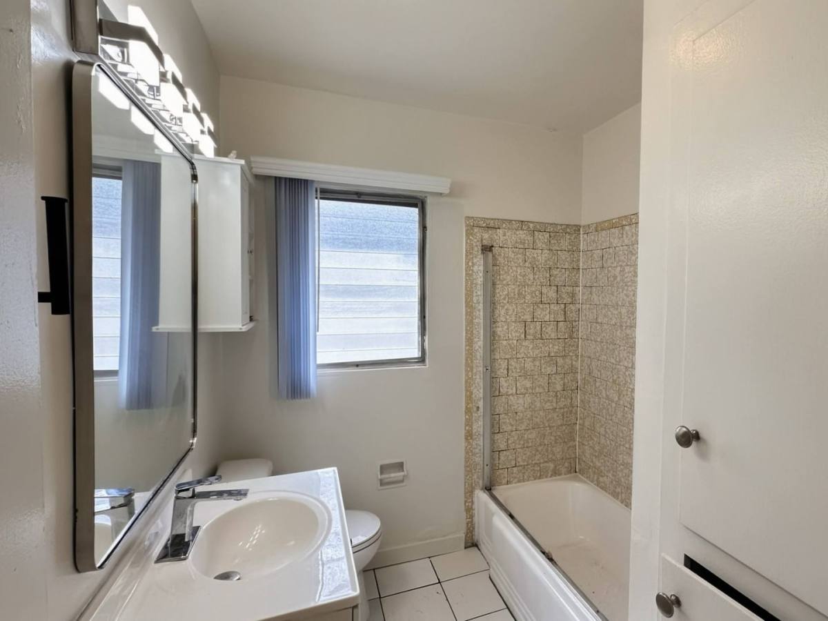 Apartment for rent at 9571 Alwood Ave, Garden Grove, CA 92841