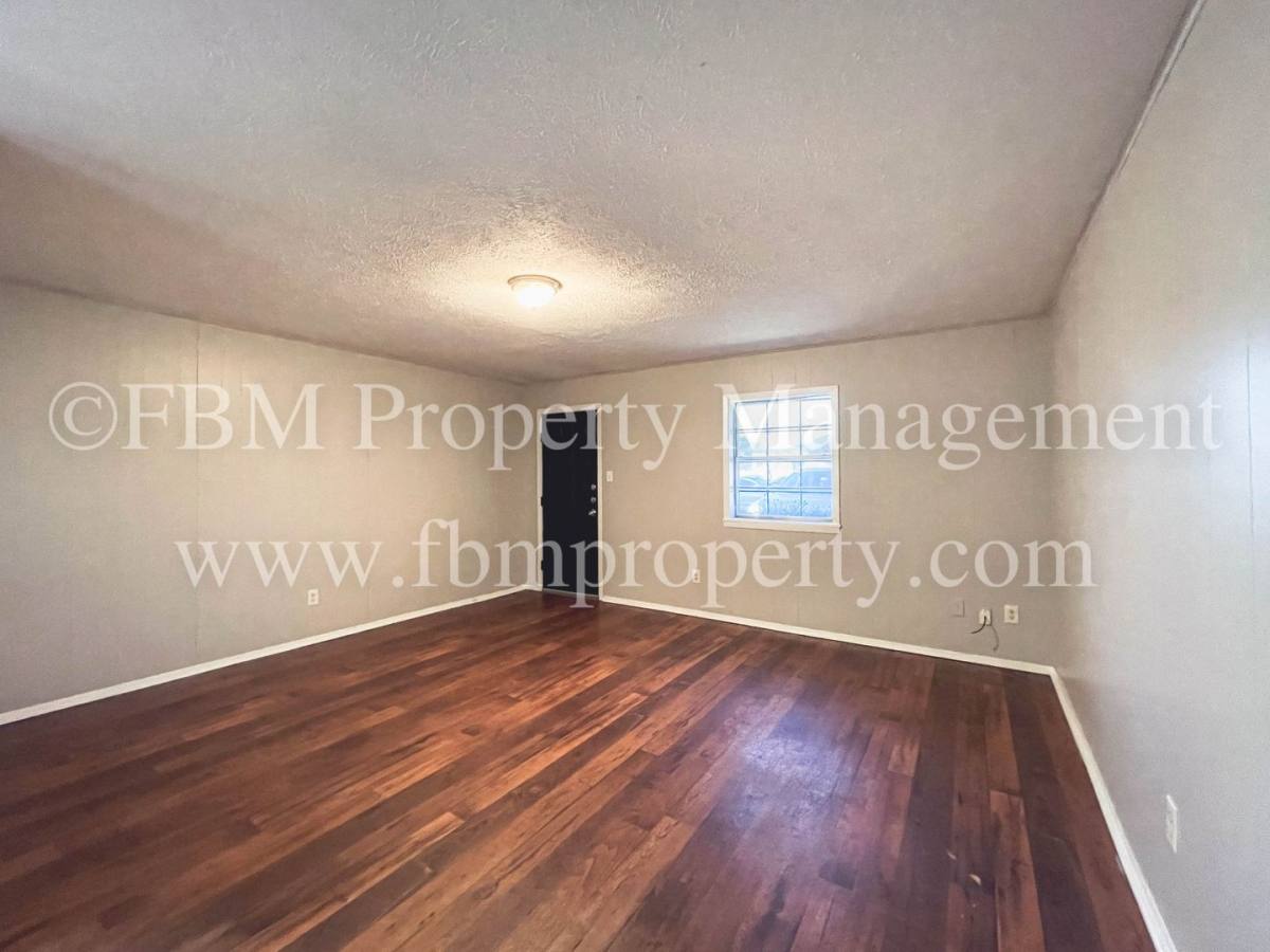 Apartment for rent at 2107 Bowie Dr, Corsicana, TX 75110