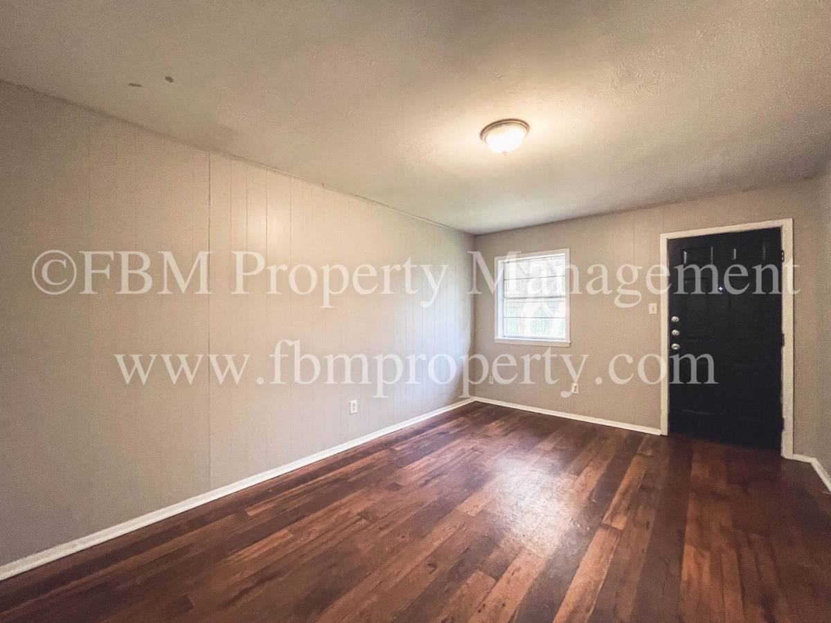 Apartment for rent at 2107 Bowie Dr, Corsicana, TX 75110