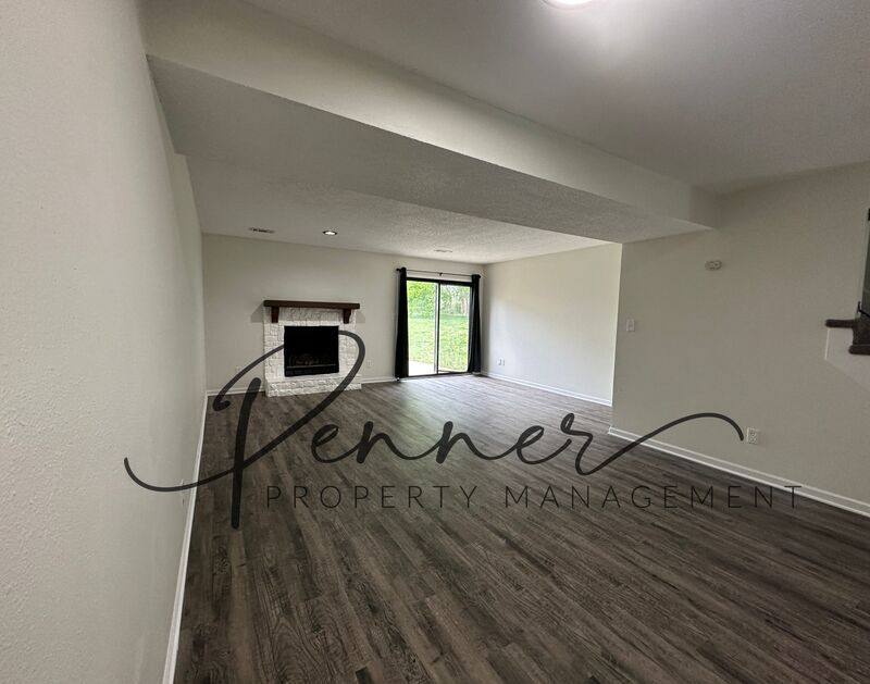 Townhouse for rent at 18813 E Lexington Rd, Independence, MO 64058