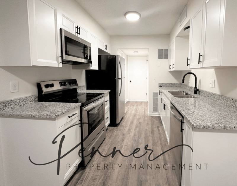 Townhouse for rent at 18813 E Lexington Rd, Independence, MO 64058