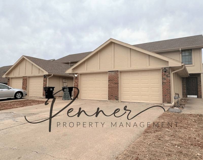 Townhouse for rent at 18813 E Lexington Rd, Independence, MO 64058