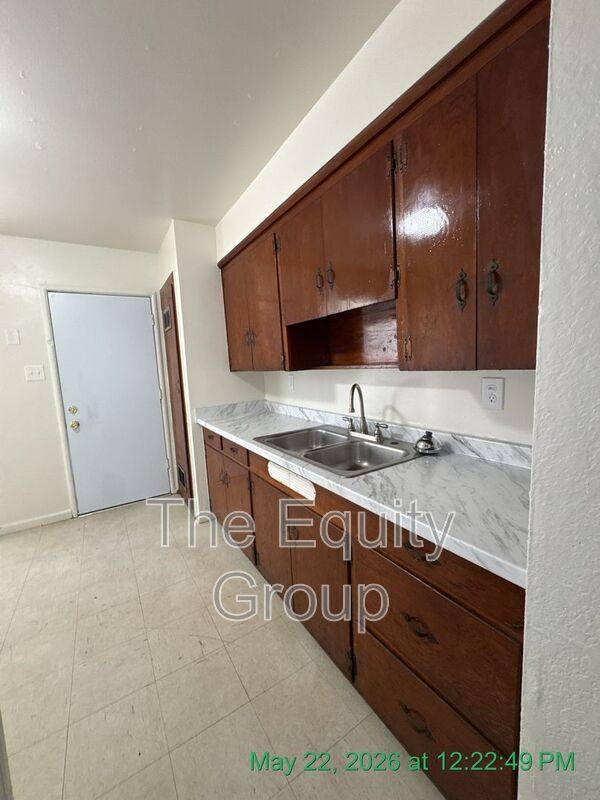 Apartment for rent at 513 E Myrtle Ave #A, Visalia, CA 93292