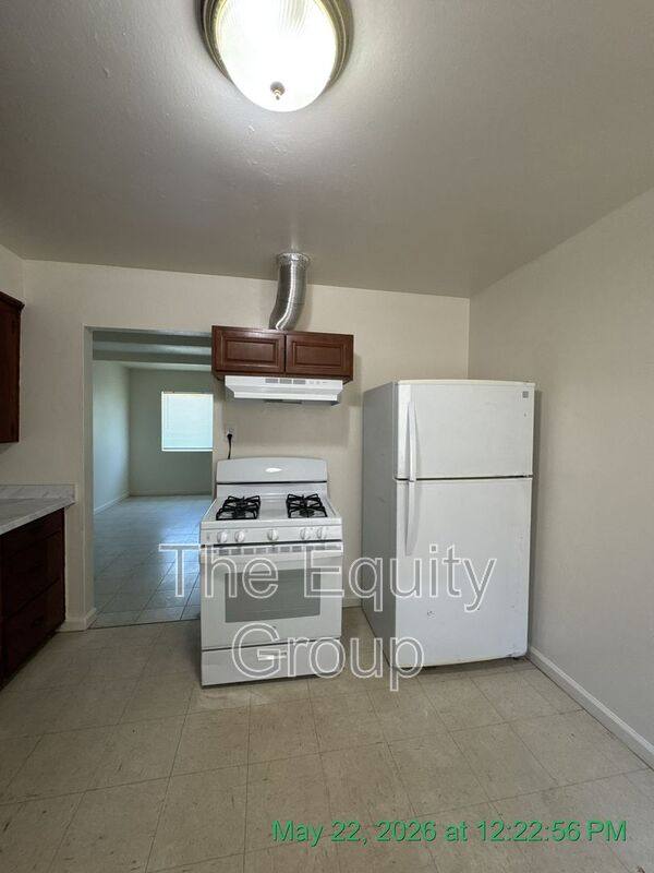 Apartment for rent at 513 E Myrtle Ave #A, Visalia, CA 93292