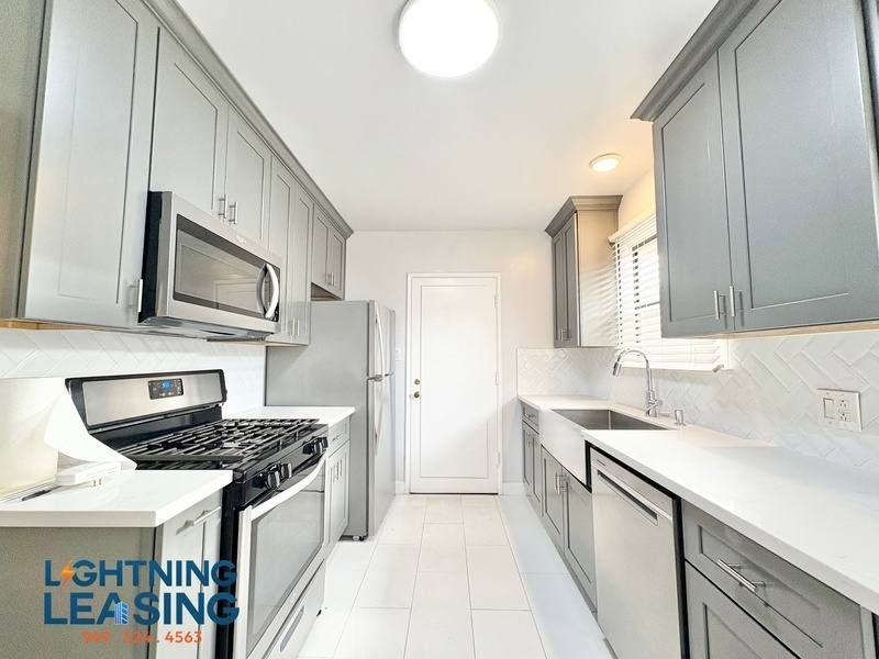 Apartment for rent at 1222 McClellan Dr #6, Los Angeles, CA 90025