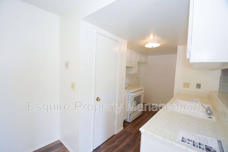 Townhouse for rent at 1202 Portola Rd, Ventura, CA 93003