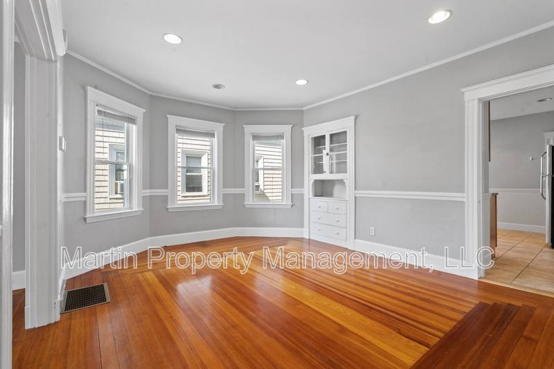 Apartment for rent at 146 Beech St #1, Belmont, MA 02478