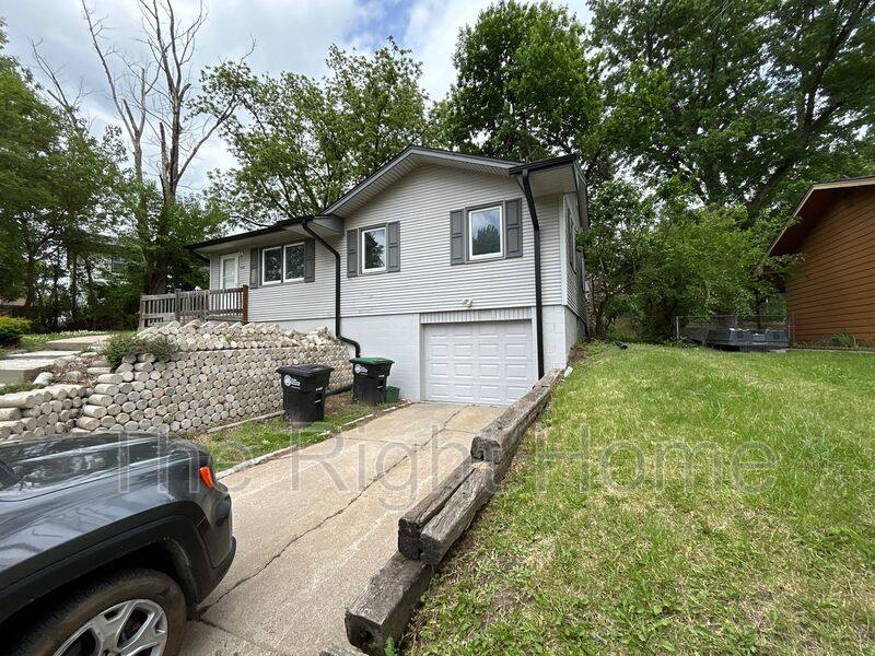 House for rent at 6929 N 64th St, Omaha, NE 68152