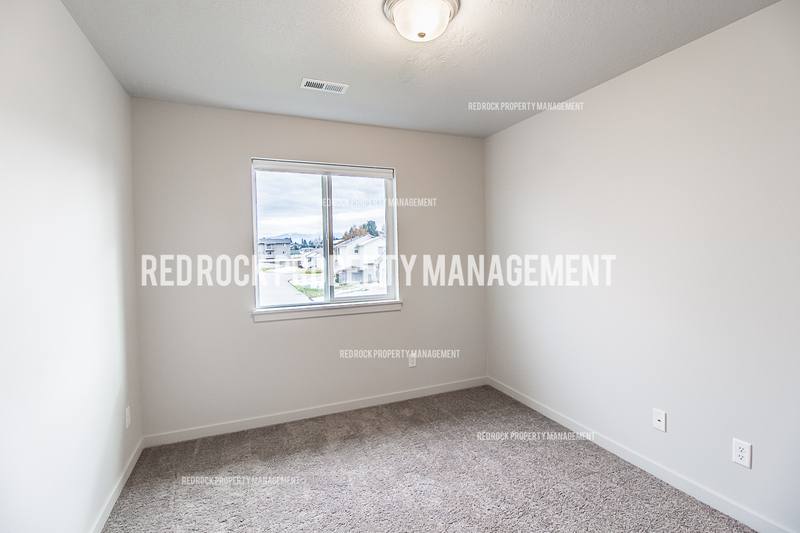 Townhouse for rent at 319 S Woodlawn Lane, Spokane, WA 99216