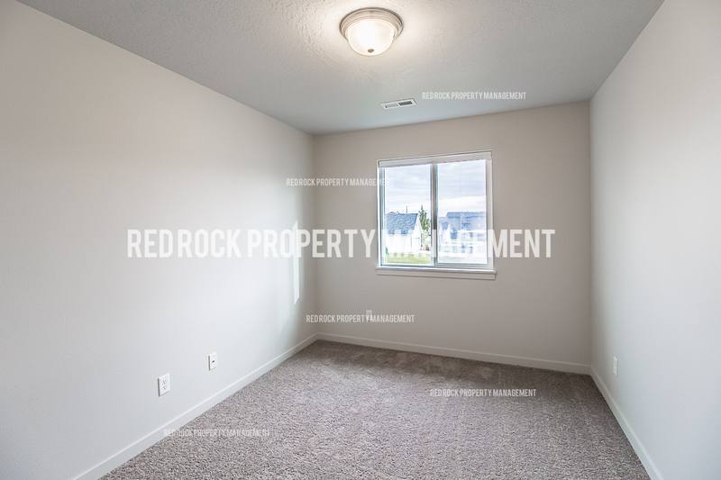 Townhouse for rent at 319 S Woodlawn Lane, Spokane, WA 99216
