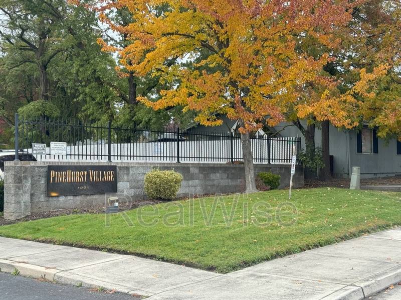 Condo for rent at 1221 Skeeters Lane #8, Medford, OR 97504