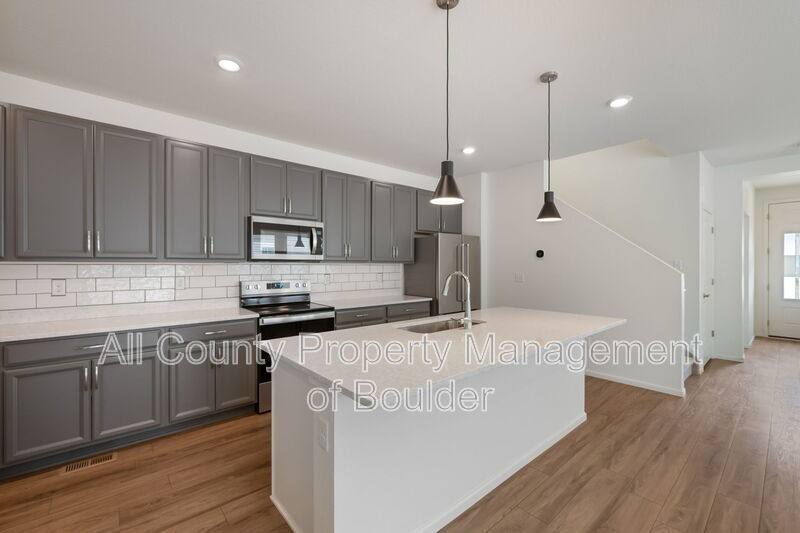Townhouse for rent at 2455 Alpine St, Longmont, CO 80504