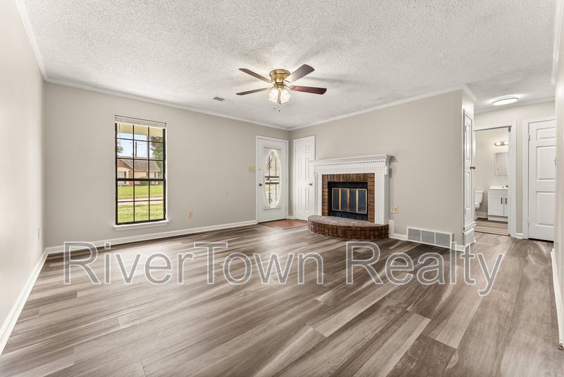 House for rent at 4585 Berrypick Lane S, Memphis, TN 38141
