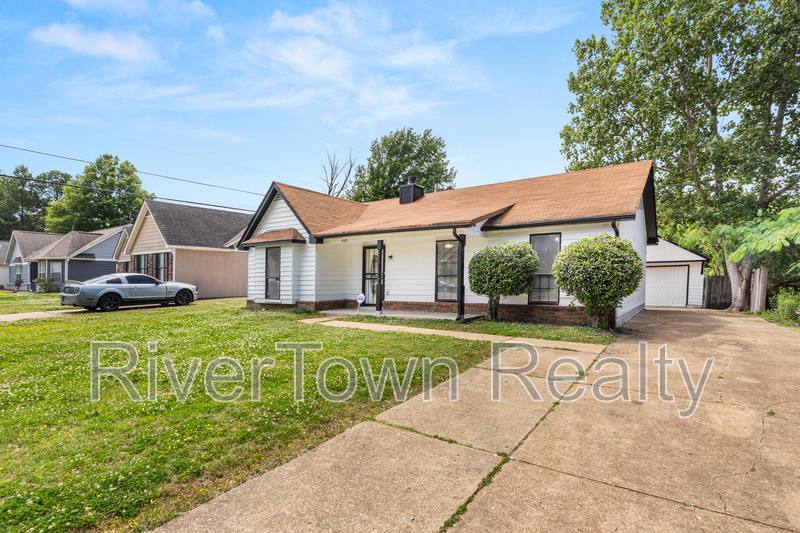 House for rent at 4585 Berrypick Lane S, Memphis, TN 38141