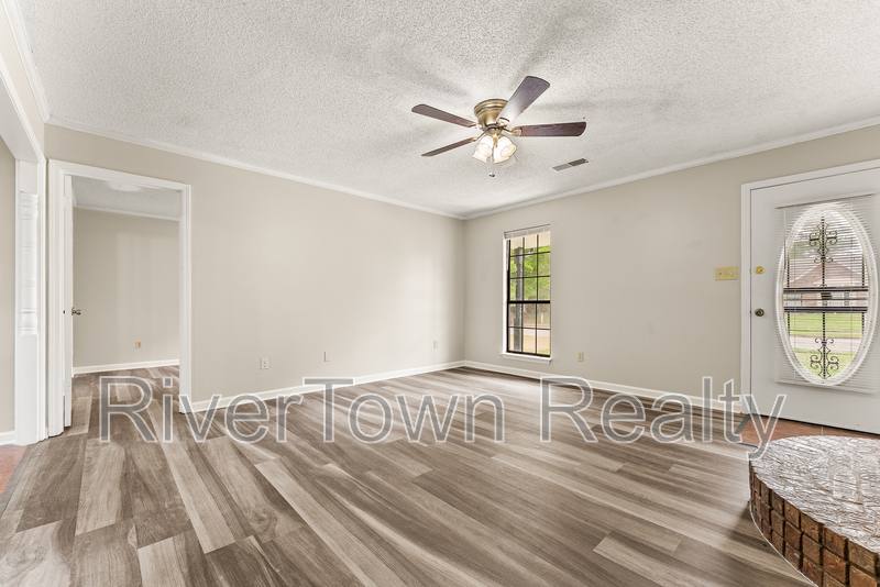 House for rent at 4585 Berrypick Lane S, Memphis, TN 38141