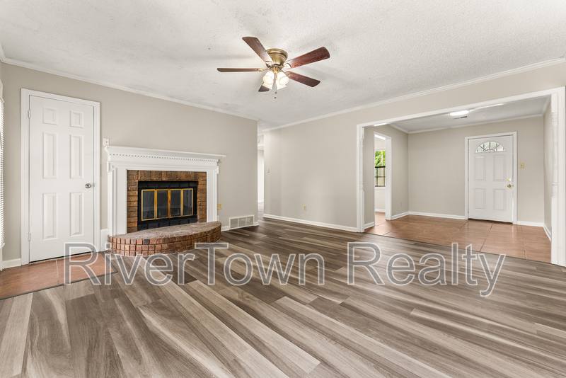 House for rent at 4585 Berrypick Lane S, Memphis, TN 38141
