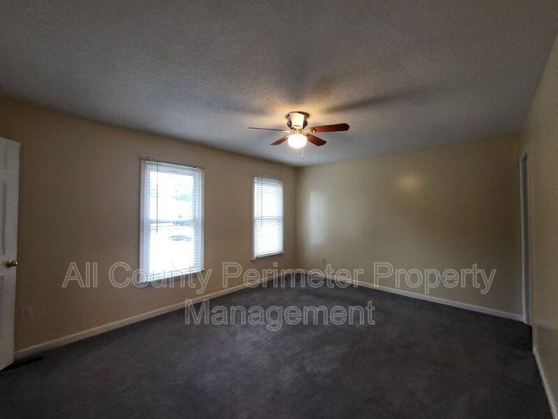 Townhouse for rent at 8078 Woodlake Dr, Riverdale, GA 30274