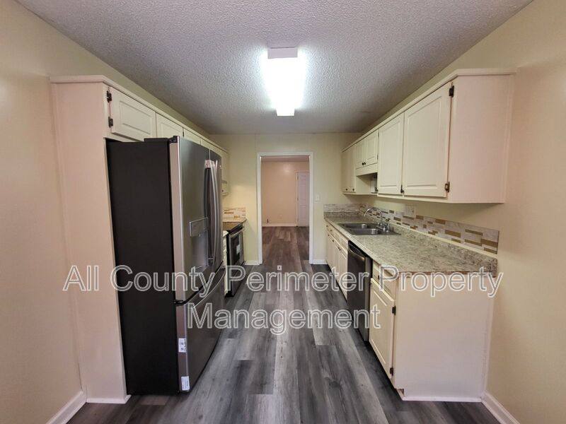 Townhouse for rent at 8078 Woodlake Dr, Riverdale, GA 30274