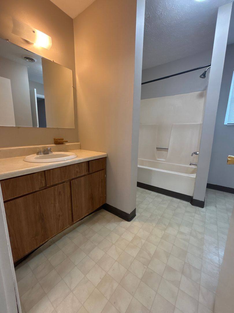 Apartment for rent at 1040 N Highland, Jackson, TN 38301
