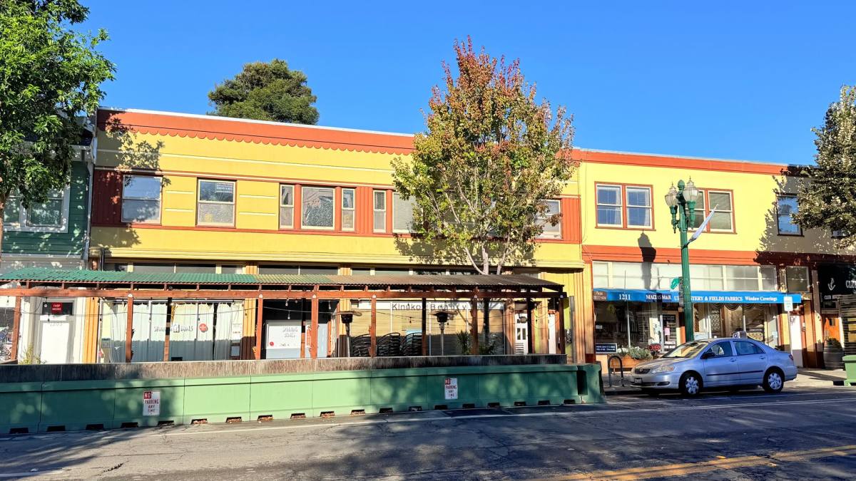 Apartment for rent at 1215 Park St, Alameda, CA 94501