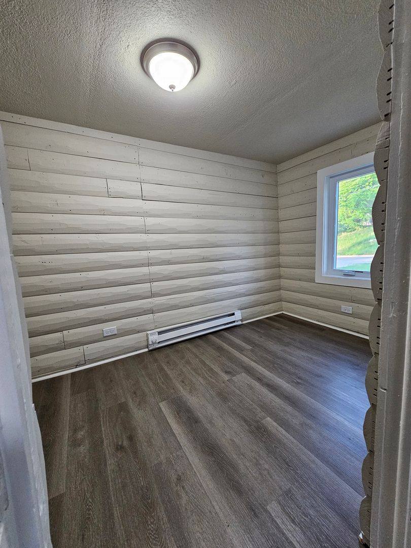 House for rent at 806 N Roche St, Knoxville, IA 50138