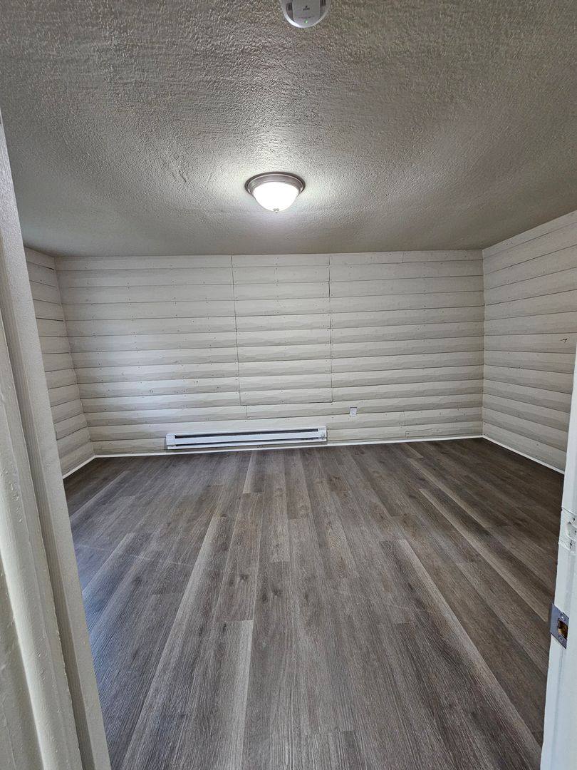 House for rent at 806 N Roche St, Knoxville, IA 50138