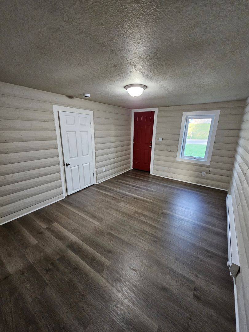 House for rent at 806 N Roche St, Knoxville, IA 50138