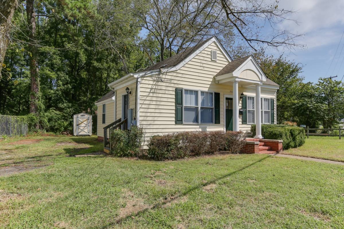 House for rent at 955 Poquoson Ave, Poquoson, VA 23662