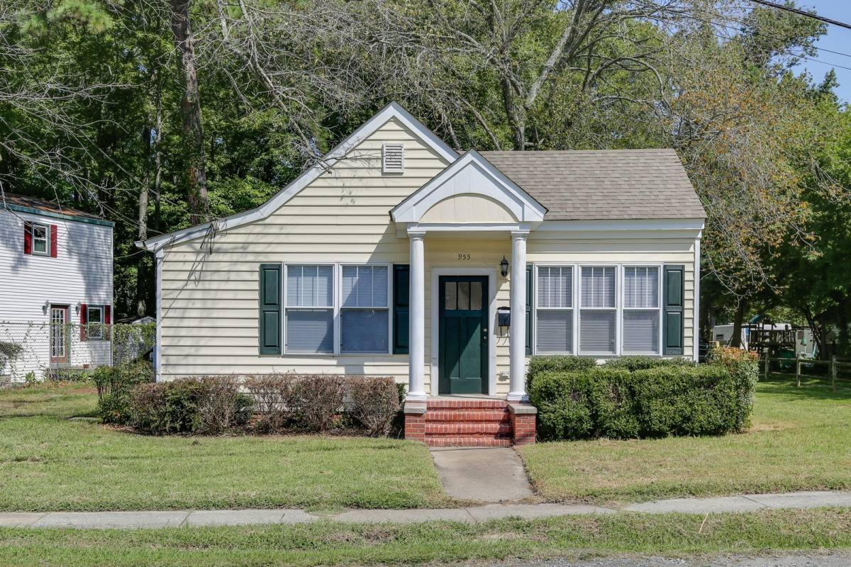 House for rent at 955 Poquoson Ave, Poquoson, VA 23662