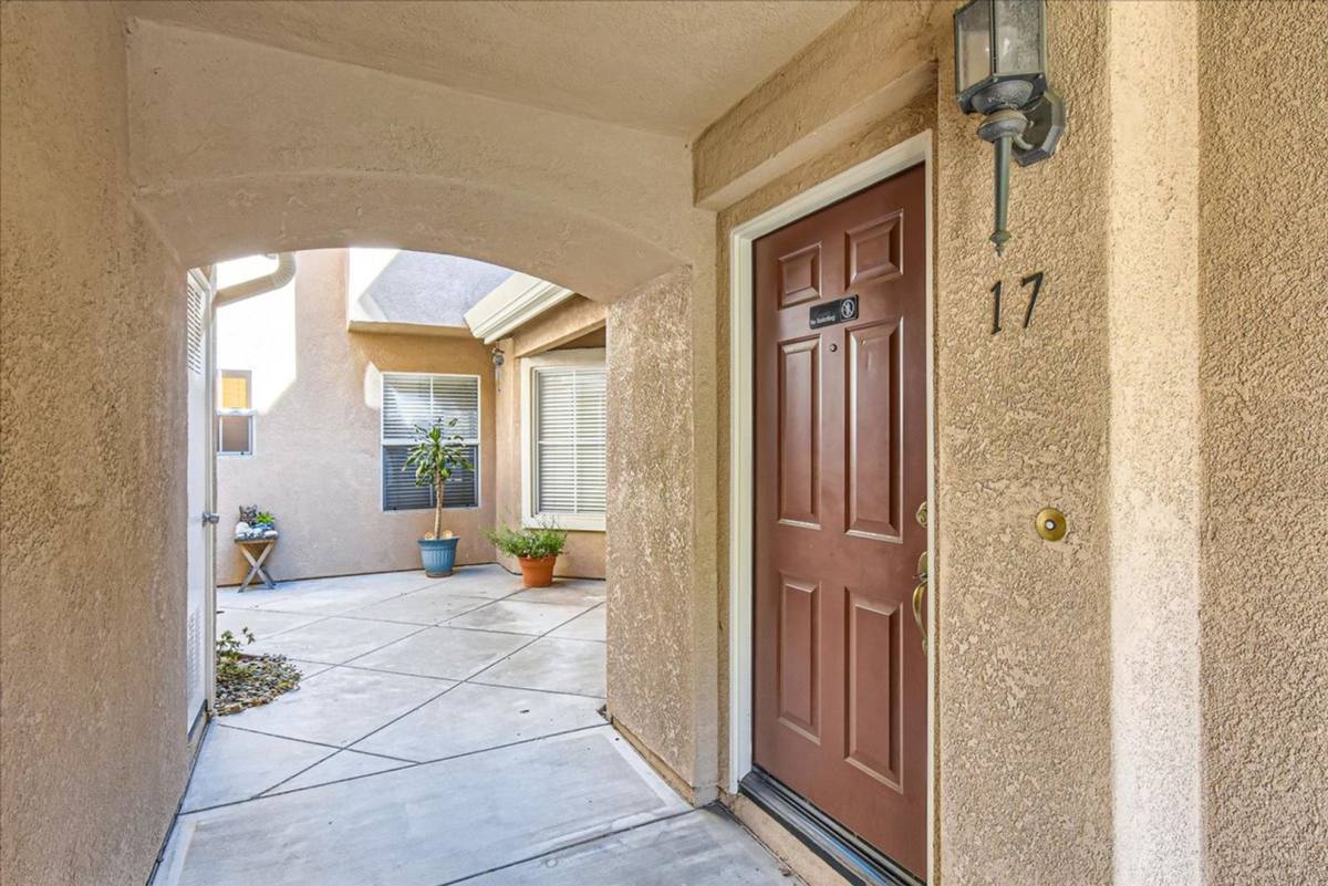 Townhouse for rent at 5020 Codorniz Way #17, Oceanside, CA 92057