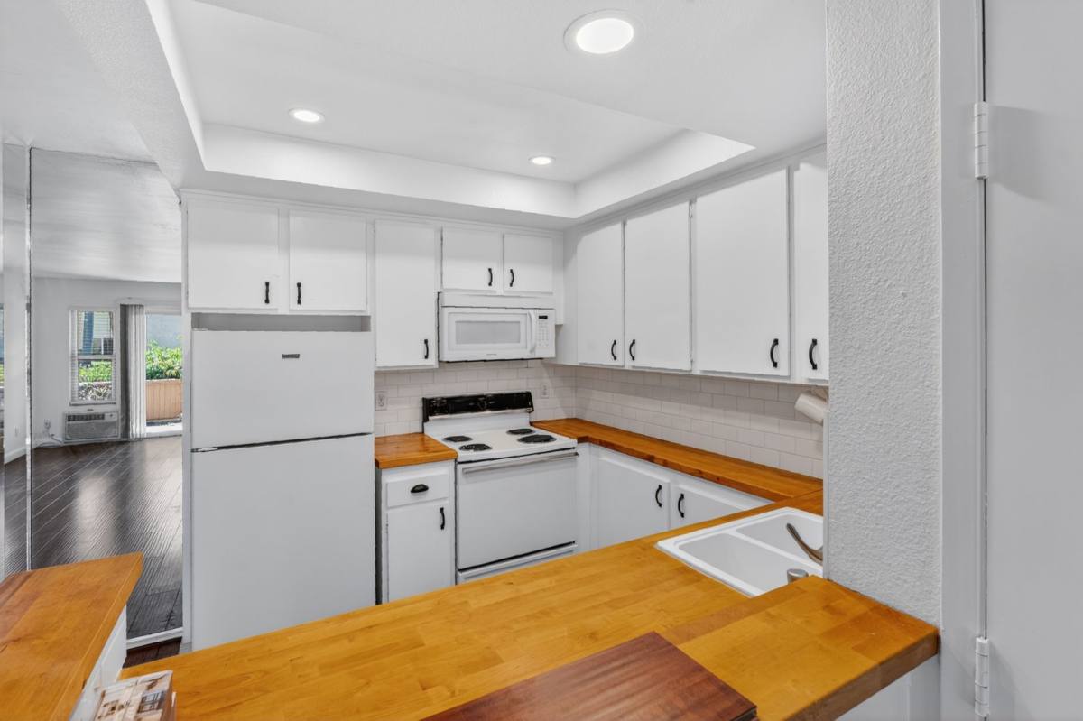 Condo for rent at 5914 Rancho Mission Rd, San Diego, CA 92108