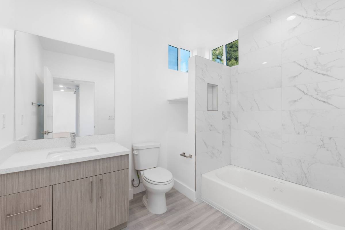 Apartment for rent at 549 N Heliotrope Dr, Los Angeles, CA 90004