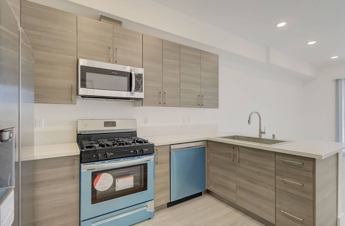 Apartment for rent at 549 N Heliotrope Dr, Los Angeles, CA 90004
