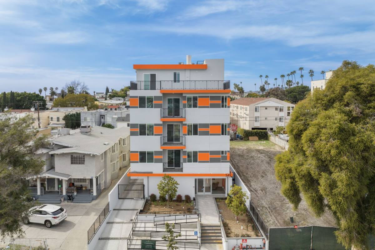 Apartment for rent at 549 N Heliotrope Dr, Los Angeles, CA 90004