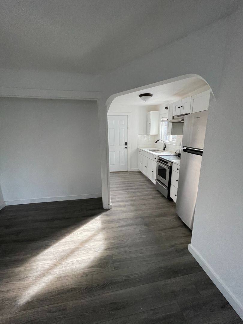 Apartment for rent at 327 N 4th St, Mount Vernon, WA 98273