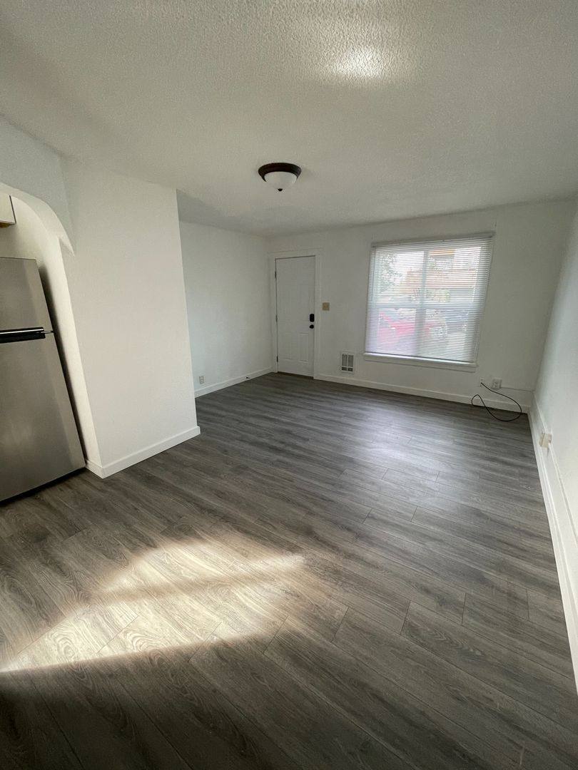 Apartment for rent at 327 N 4th St, Mount Vernon, WA 98273