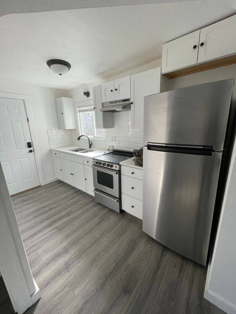 Apartment for rent at 327 N 4th St, Mount Vernon, WA 98273