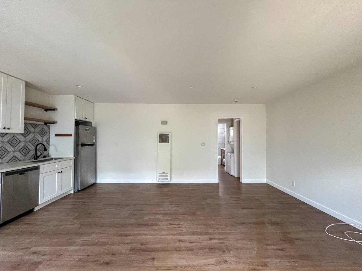 Apartment for rent at 3814 S Bronson Ave, Los Angeles, CA 90008