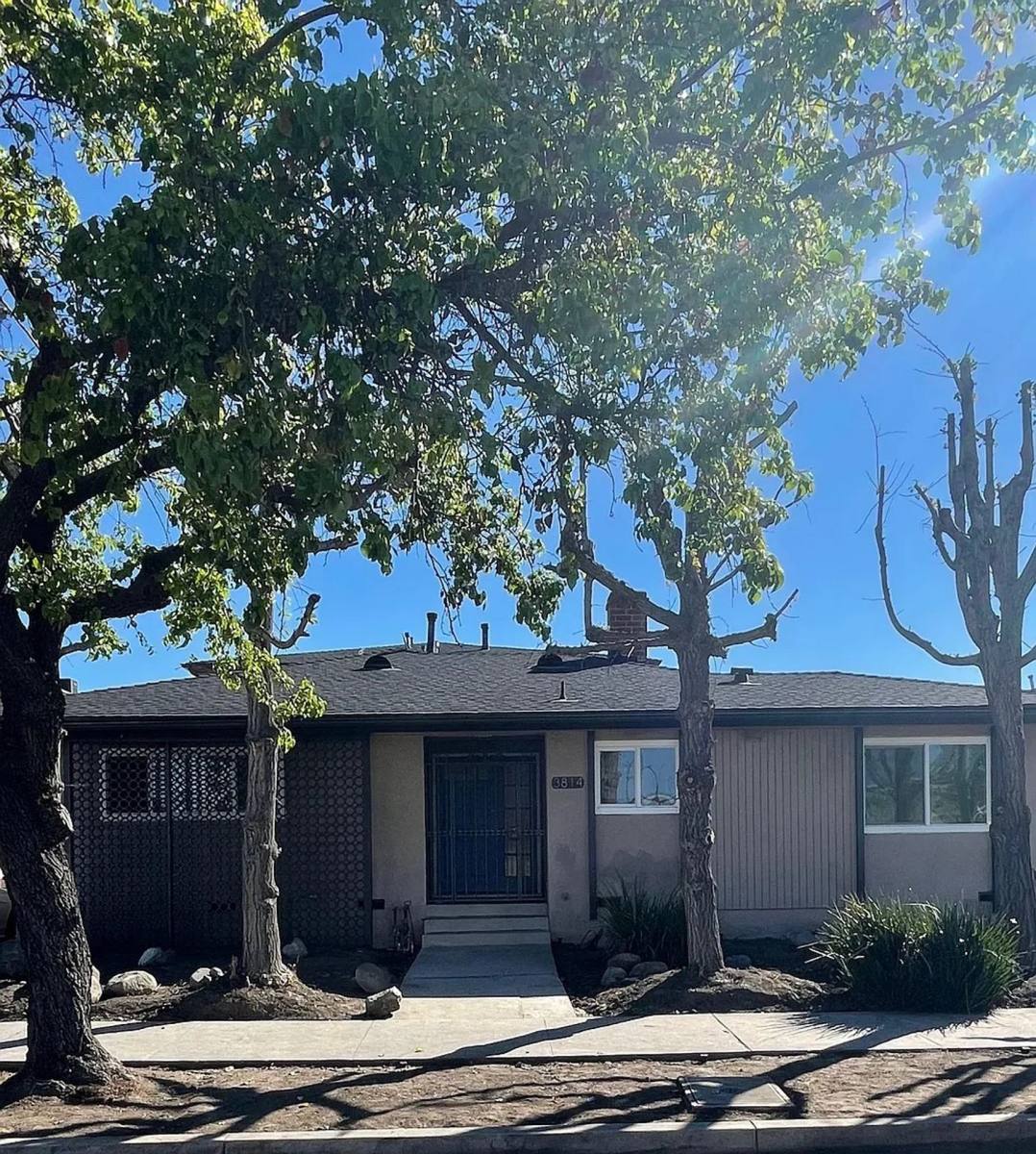 Apartment for rent at 3814 S Bronson Ave, Los Angeles, CA 90008