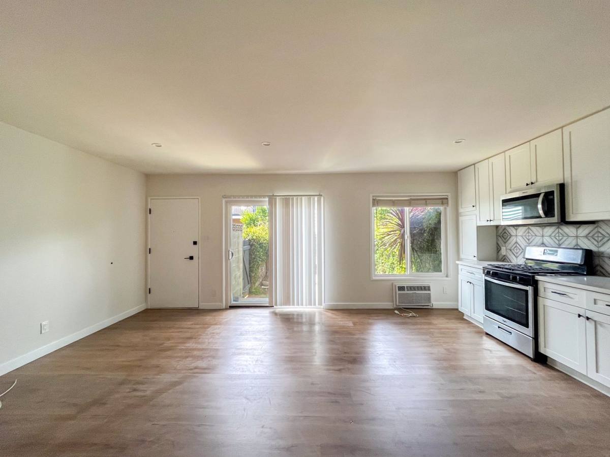 Apartment for rent at 3814 S Bronson Ave, Los Angeles, CA 90008