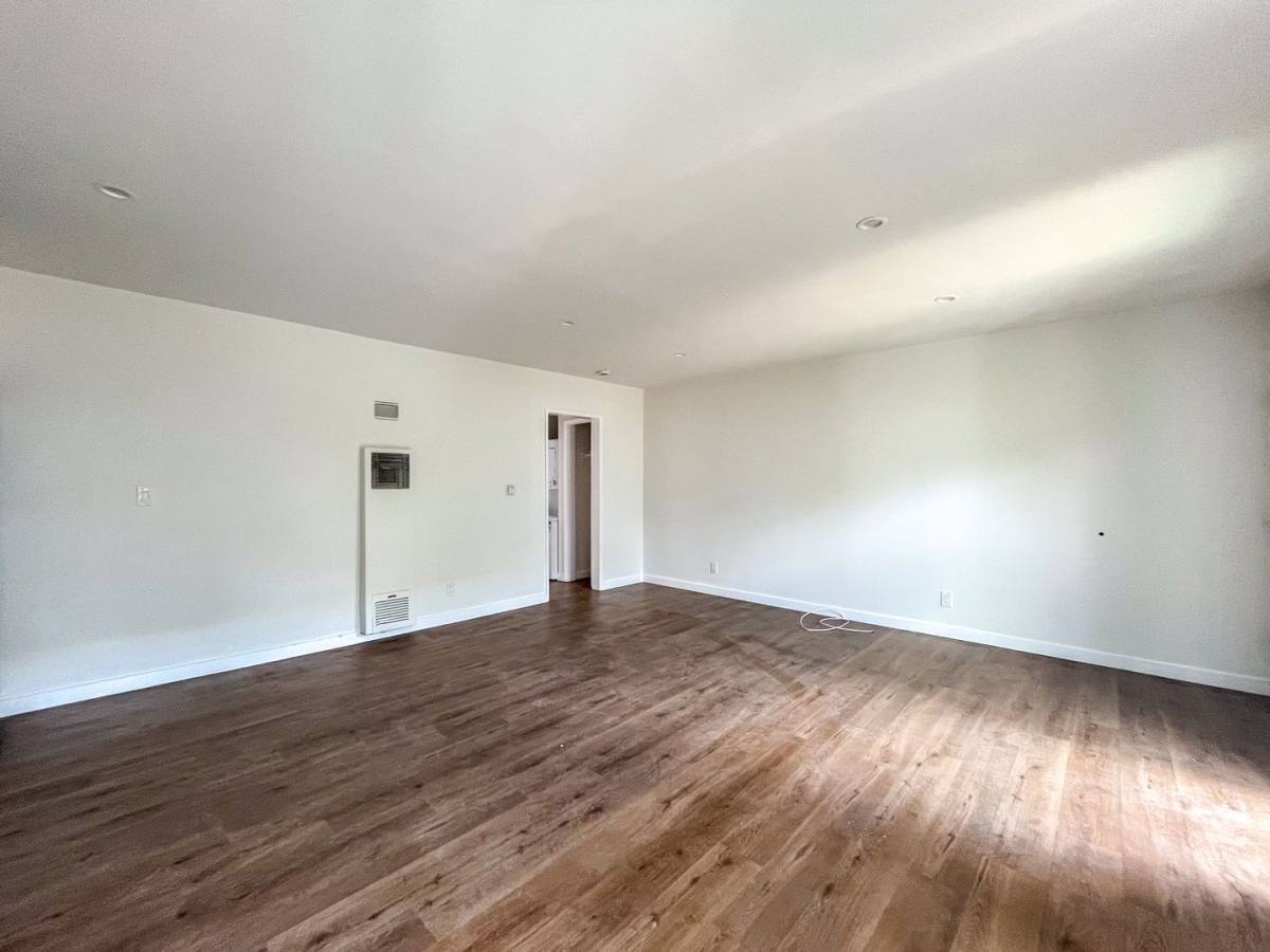 Apartment for rent at 3814 S Bronson Ave, Los Angeles, CA 90008