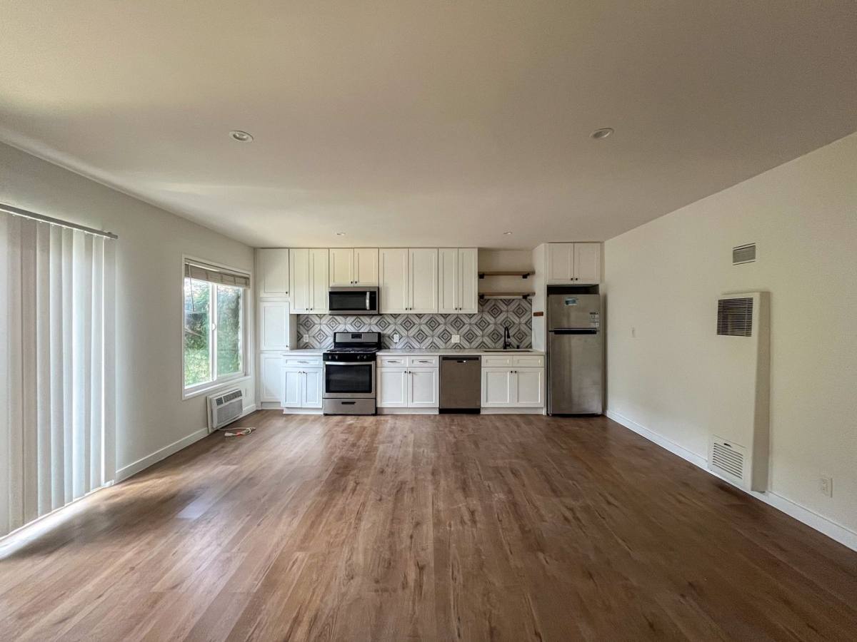 Apartment for rent at 3814 S Bronson Ave, Los Angeles, CA 90008