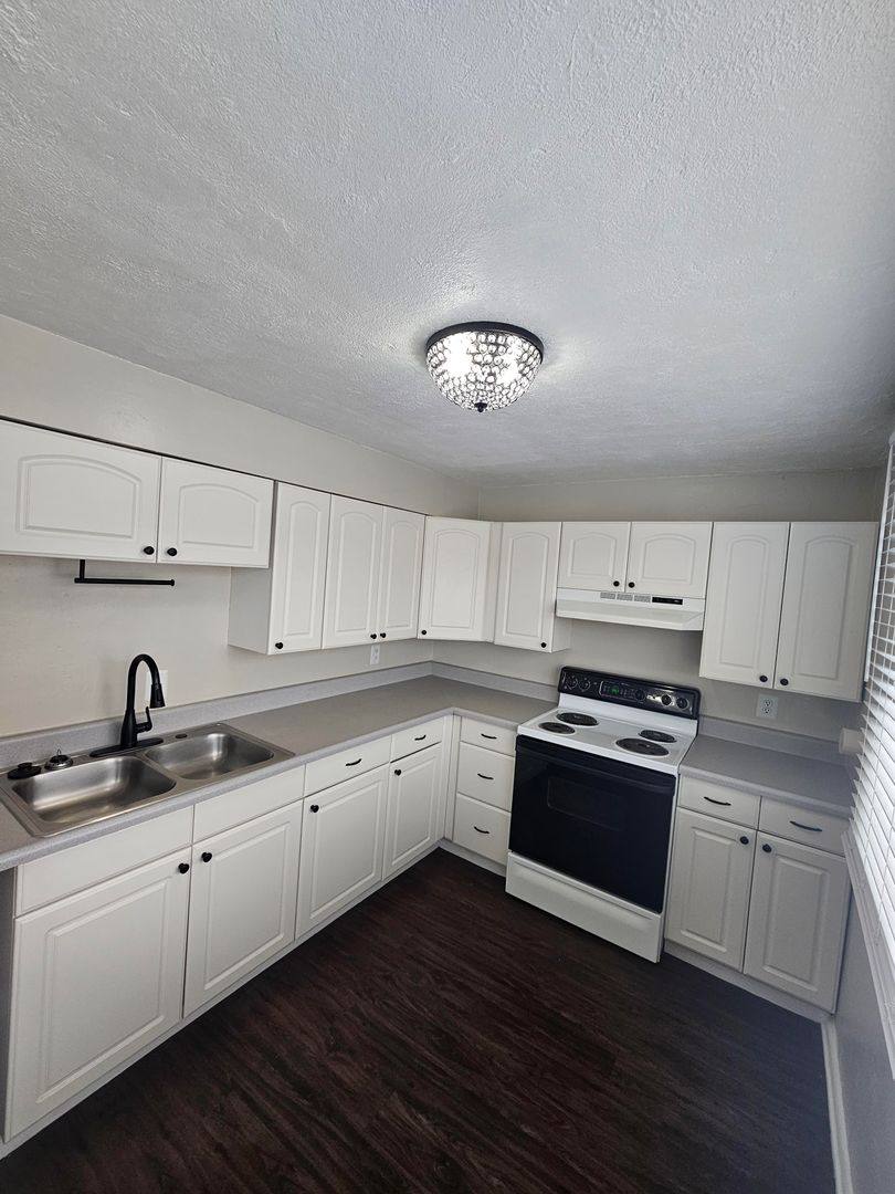 Apartment for rent at 1535 S 8th St, Colorado Springs, CO 80905