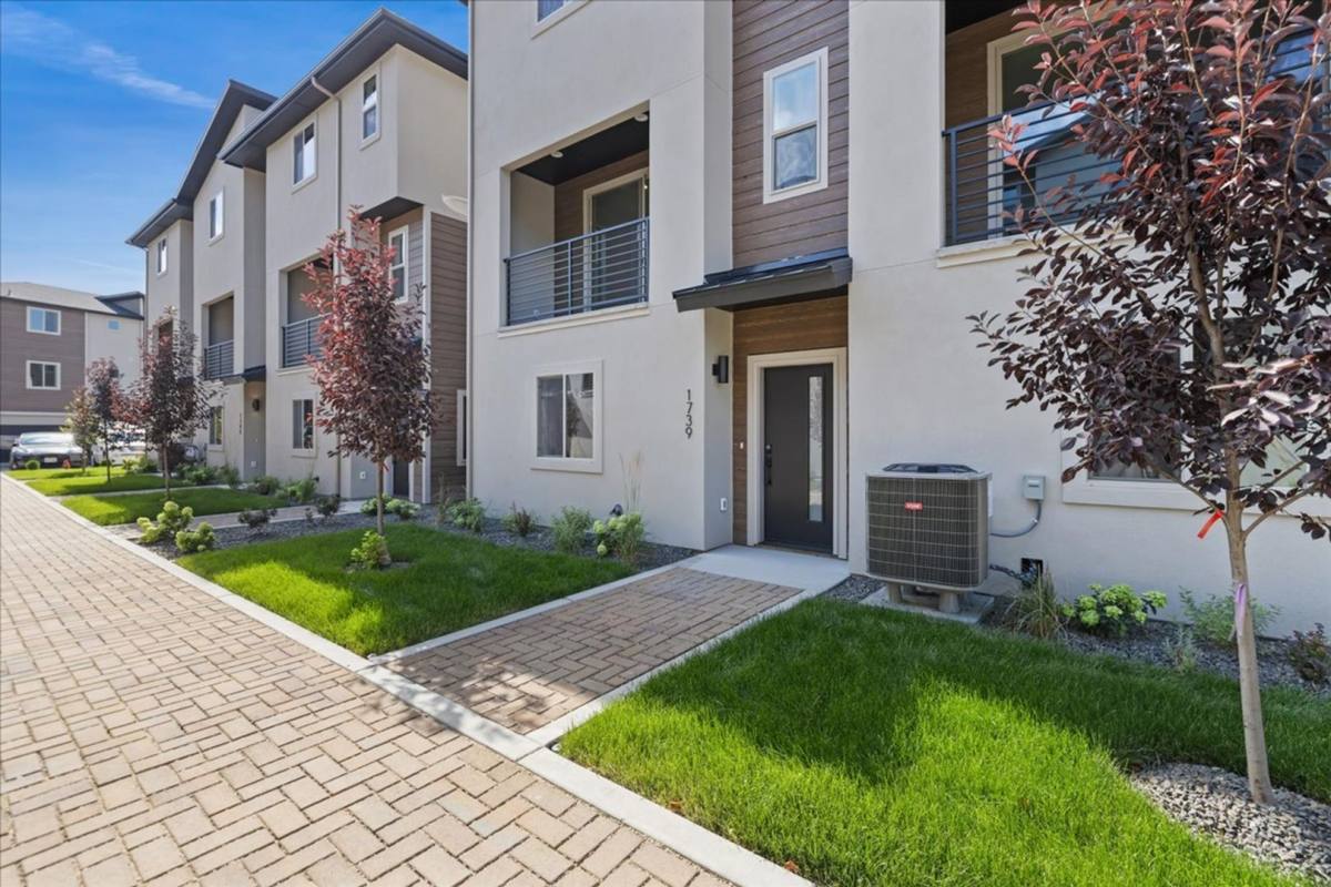 Townhouse for rent at 1739 S Rock View Lane, Boise, ID 83705