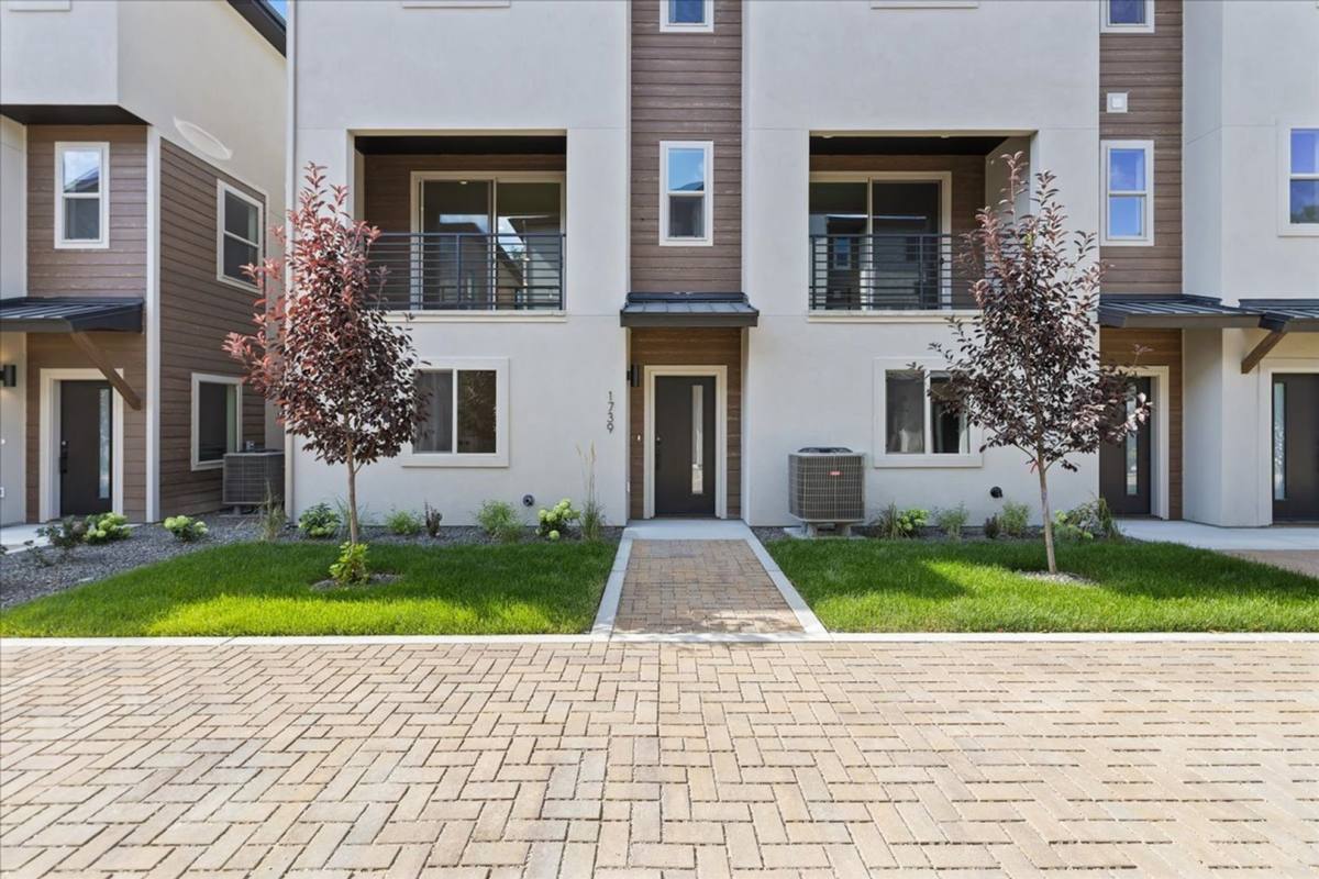 Townhouse for rent at 1739 S Rock View Lane, Boise, ID 83705
